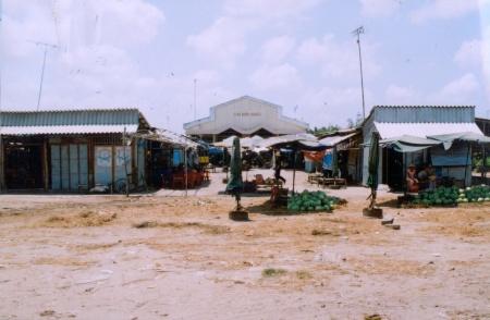 Chợ nông thôn được xây dựng từ nguồn vốn Chương trình 135