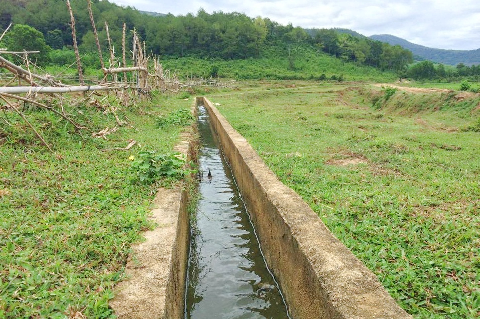 Chương trình 135 đầu tư lắp đặt hệ thống dẫn nước sinh hoạt, xây dựng kênh mương thủy lợi cho vùng đồng bào DTTS và miên núi