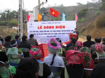 Một buổi Lễ đóng điện để cấp điện cho người dân ở các thôn, bản huyện Ngân Sơn, Bắk Kạn