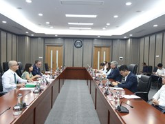 Bộ trưởng, Chủ nhiệm Đỗ Văn Chiến làm việc với Đại sứ Ai Len tại Việt Nam 