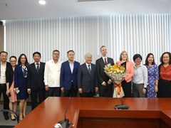 Bộ trưởng, Chủ nhiệm Đỗ Văn Chiến làm việc với Đại sứ Ai Len tại Việt Nam - Ngài McCullagh 