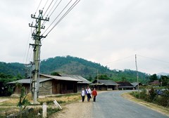 “Phủ sóng” điện lưới đến khắp các buôn làng vùng DTTS và miền núi 